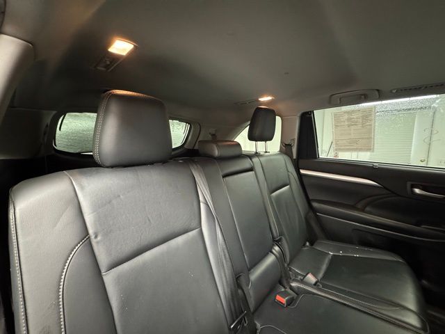 Vehicle image 12 of 22