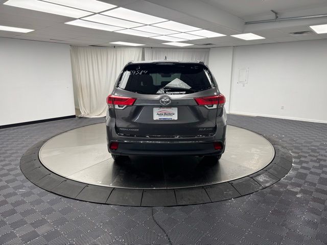 Vehicle image 5 of 22
