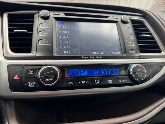 Vehicle image 20 of 22
