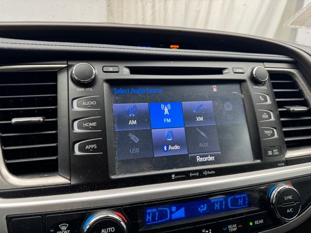 Vehicle image 21 of 22