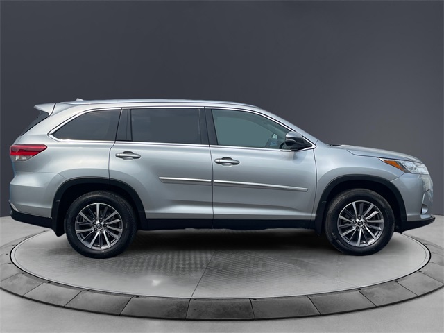 Vehicle image 4 of 15