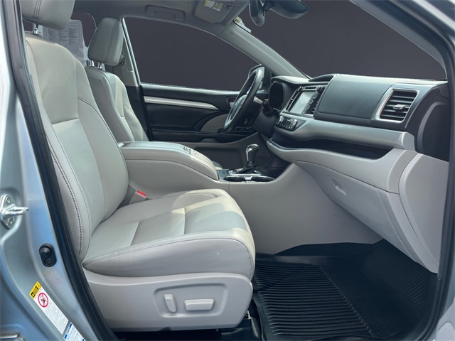 Vehicle image 10 of 15
