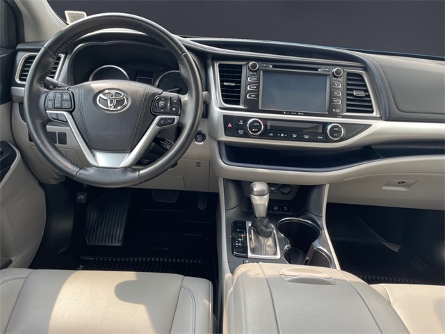 Vehicle image 13 of 15