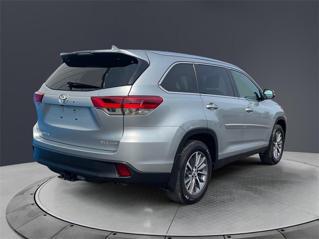 Vehicle image 5 of 15