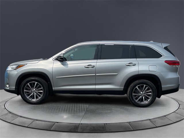 Vehicle image 8 of 15