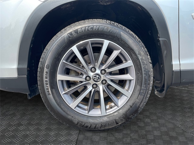 Vehicle image 9 of 15