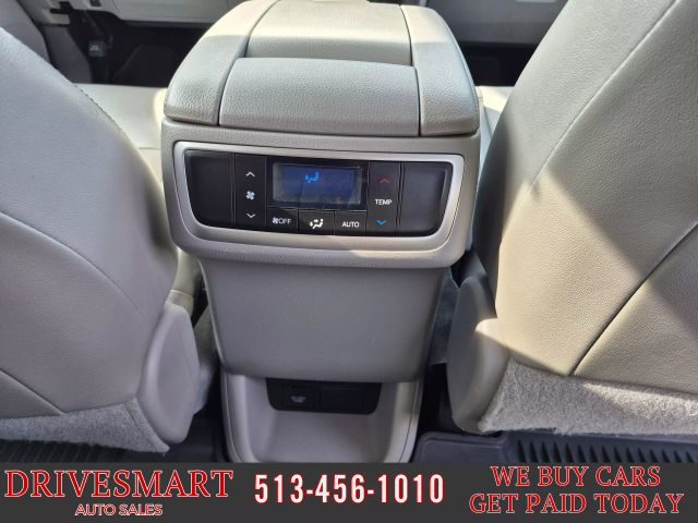 Vehicle image 21 of 34