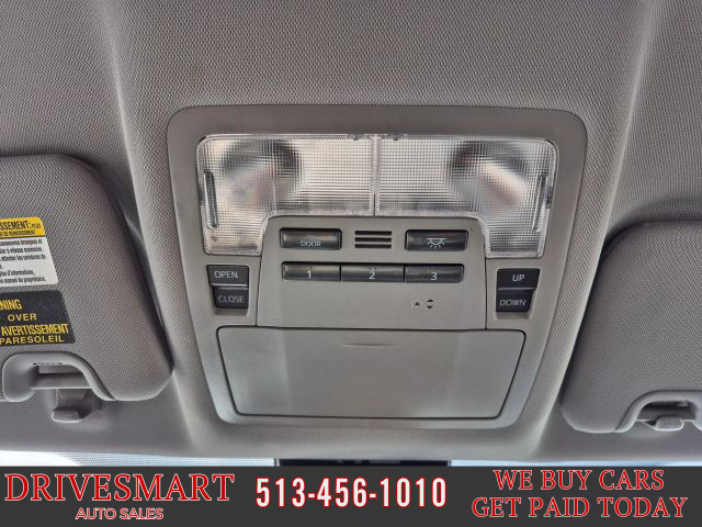 Vehicle image 33 of 34