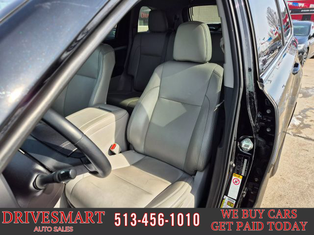 Vehicle image 17 of 34
