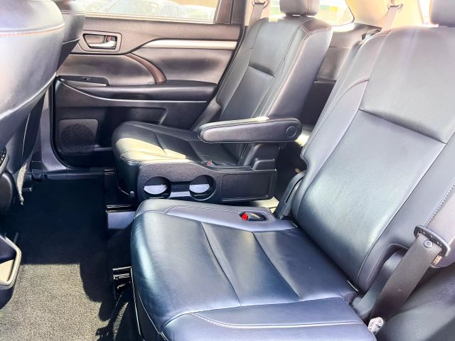 Vehicle image 26 of 41