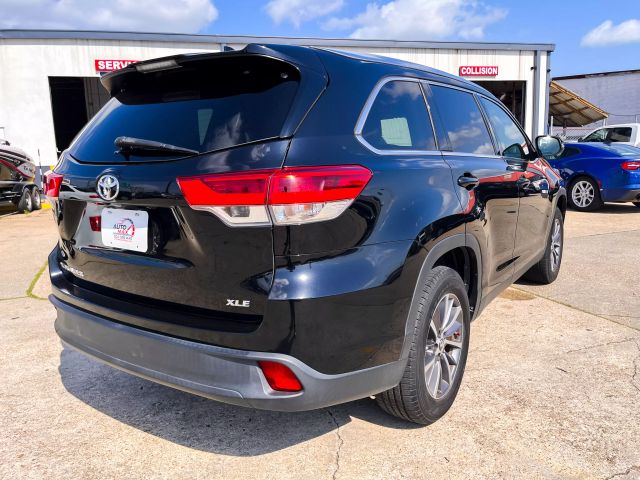 Vehicle image 9 of 41