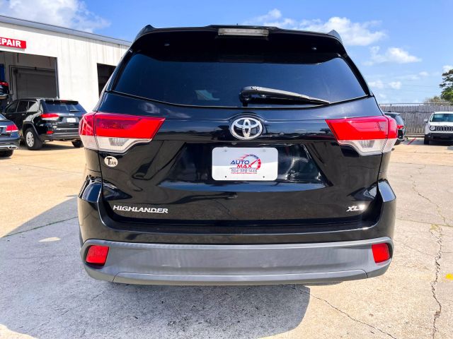 Vehicle image 4 of 41