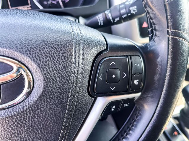 Vehicle image 32 of 41