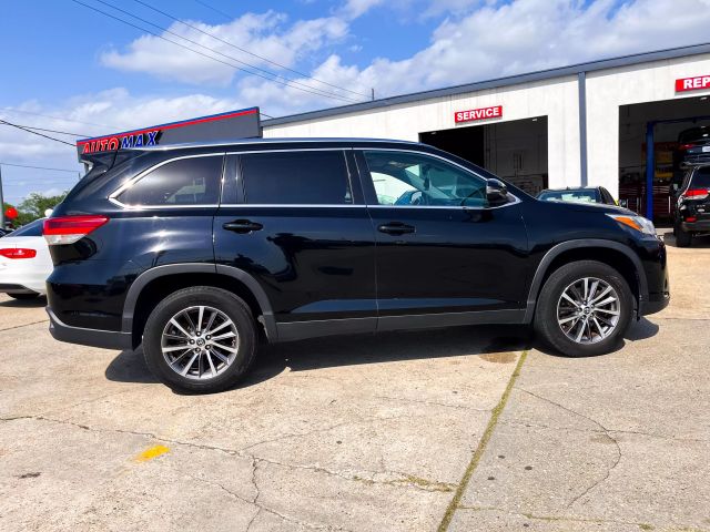Vehicle image 3 of 41