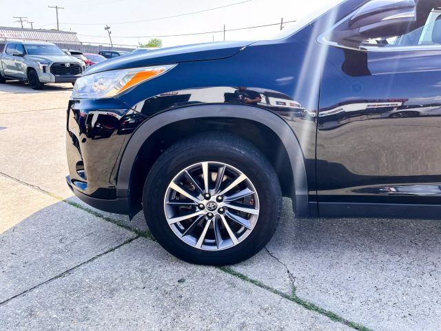 Vehicle image 40 of 41