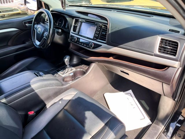Vehicle image 18 of 41