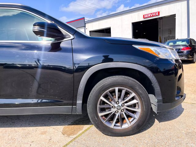 Vehicle image 6 of 41
