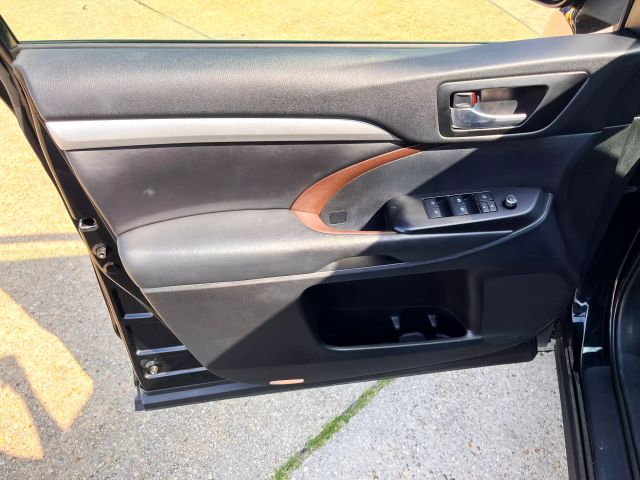 Vehicle image 36 of 41