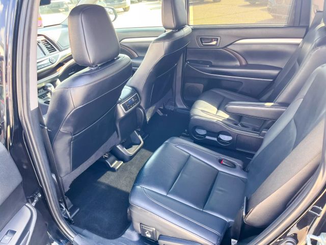 Vehicle image 25 of 41