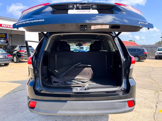 Vehicle image 13 of 41