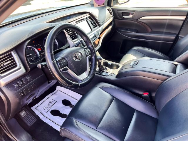 Vehicle image 17 of 41