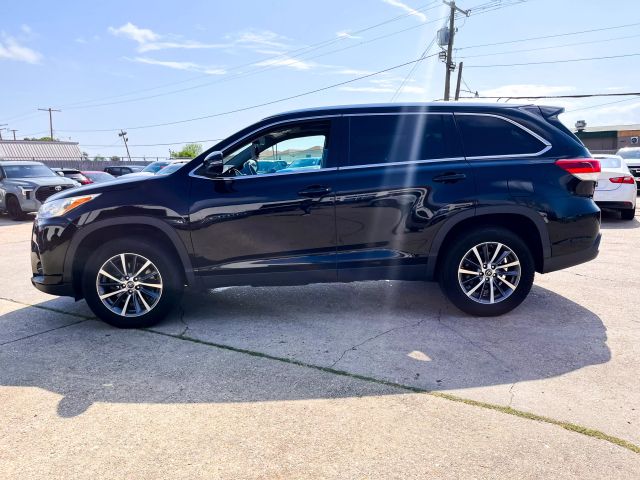 Vehicle image 2 of 41