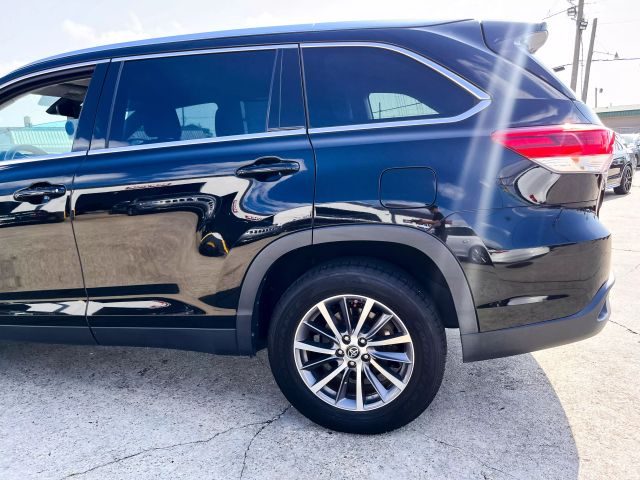 Vehicle image 11 of 41