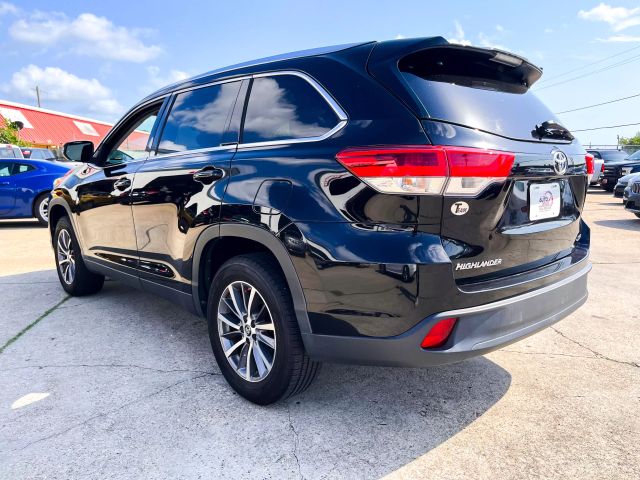 Vehicle image 7 of 41