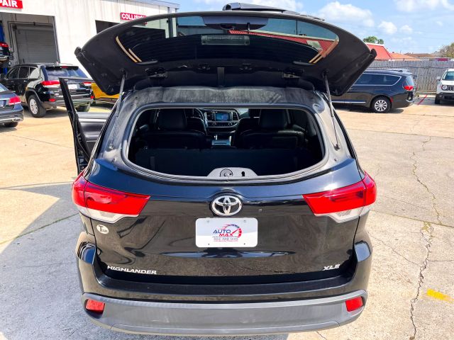 Vehicle image 38 of 41