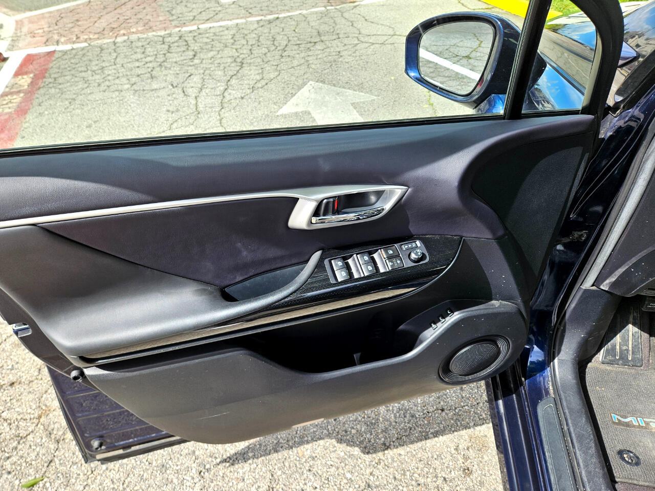 Vehicle image 14 of 24