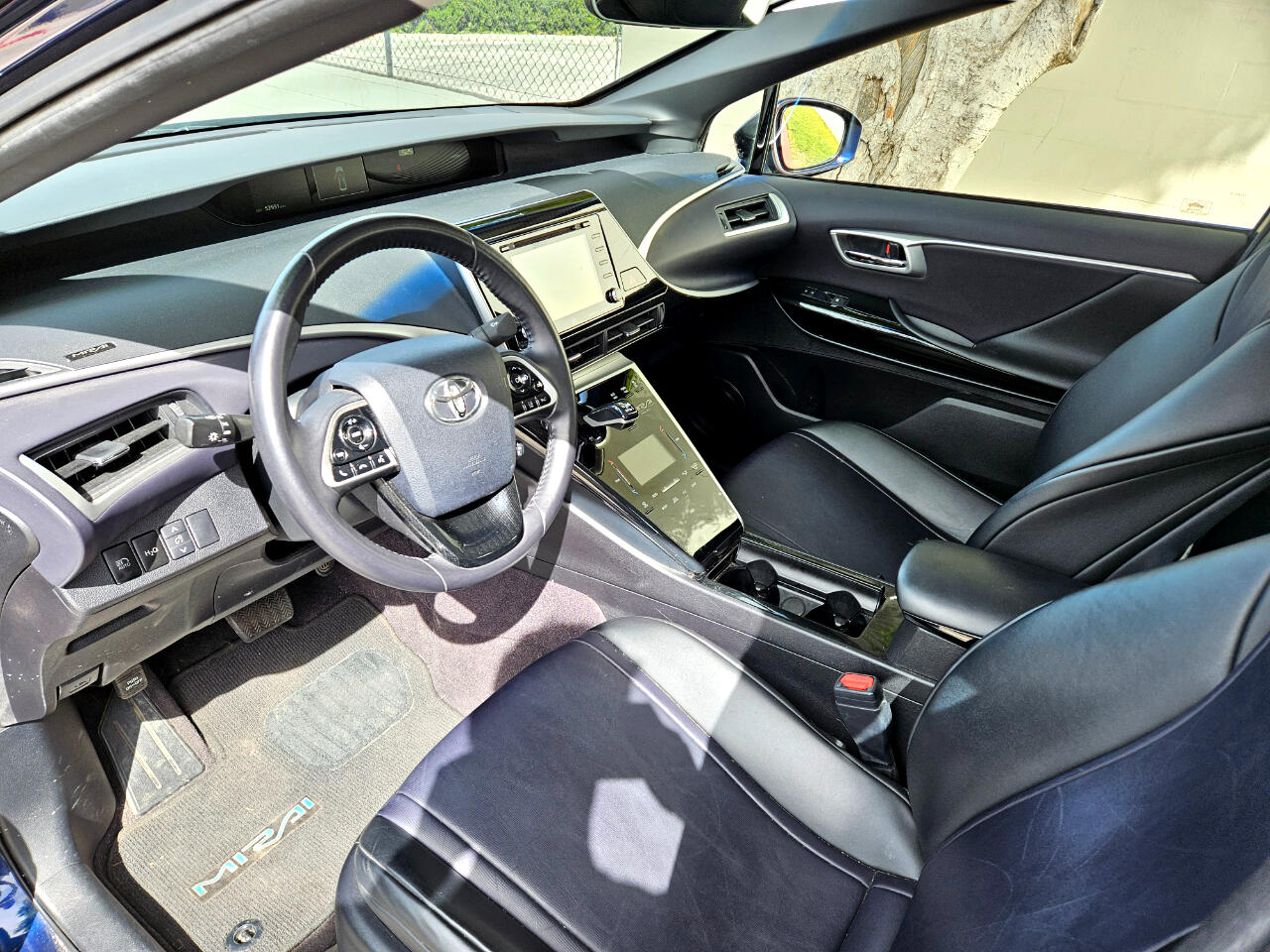Vehicle image 13 of 24