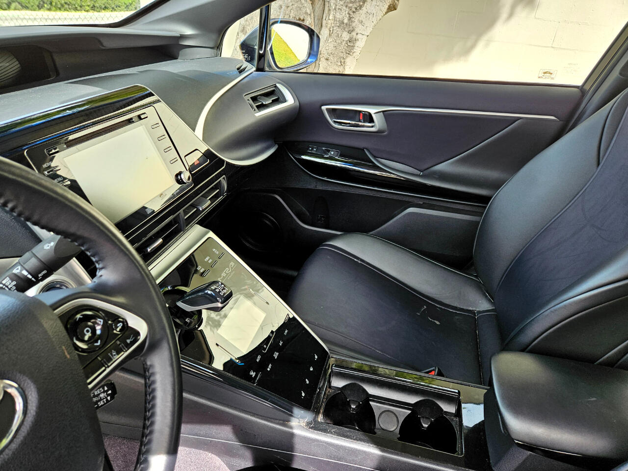 Vehicle image 16 of 24