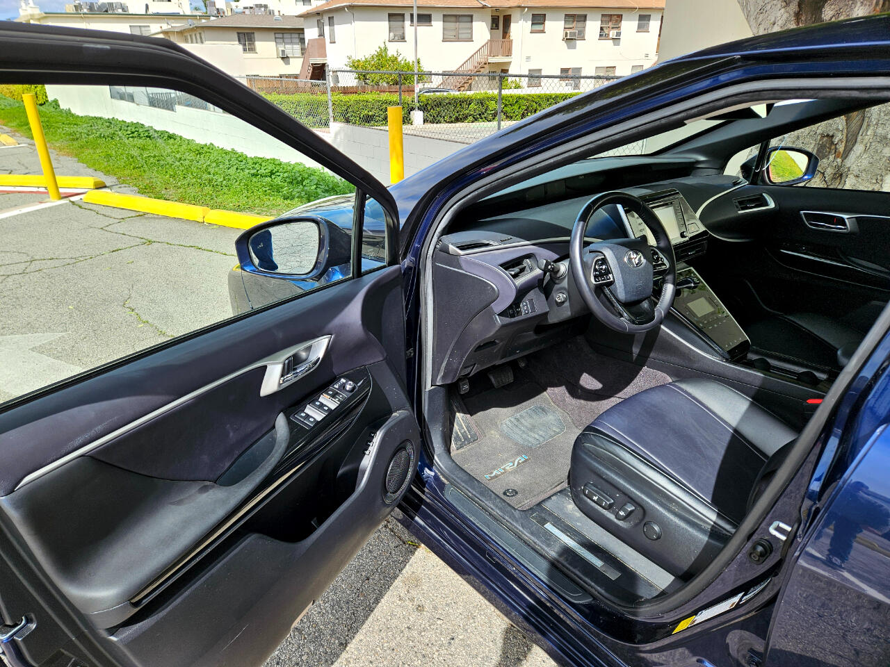 Vehicle image 10 of 24