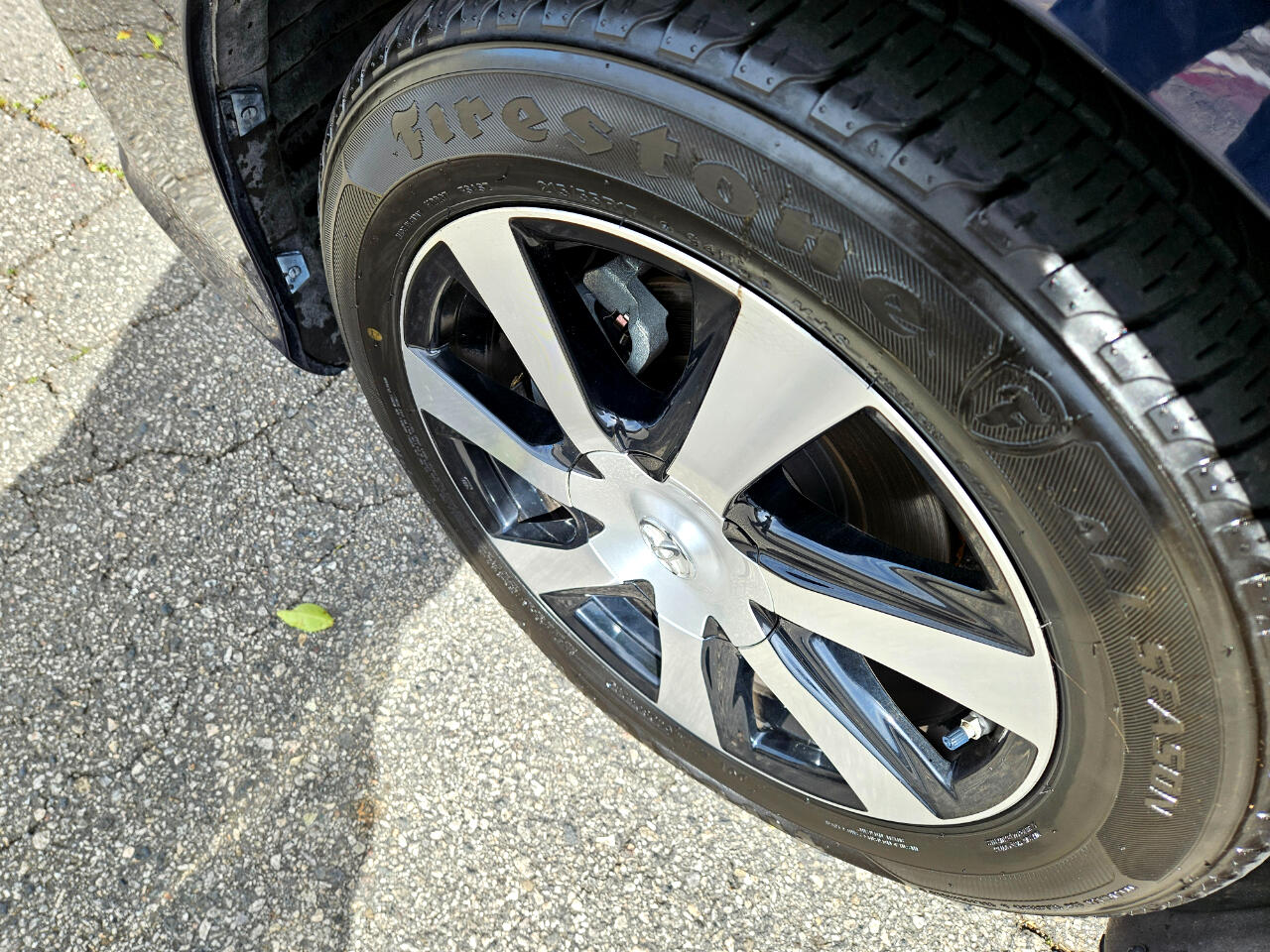 Vehicle image 23 of 24