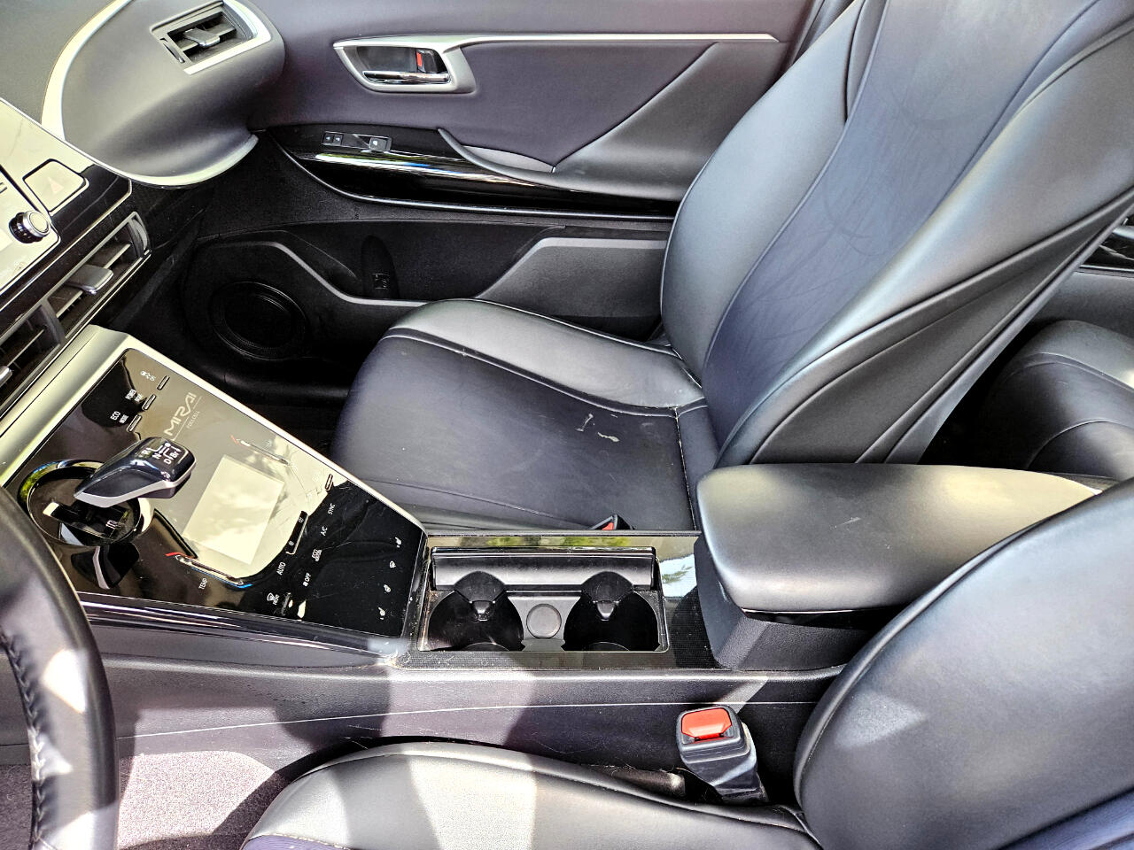 Vehicle image 18 of 24