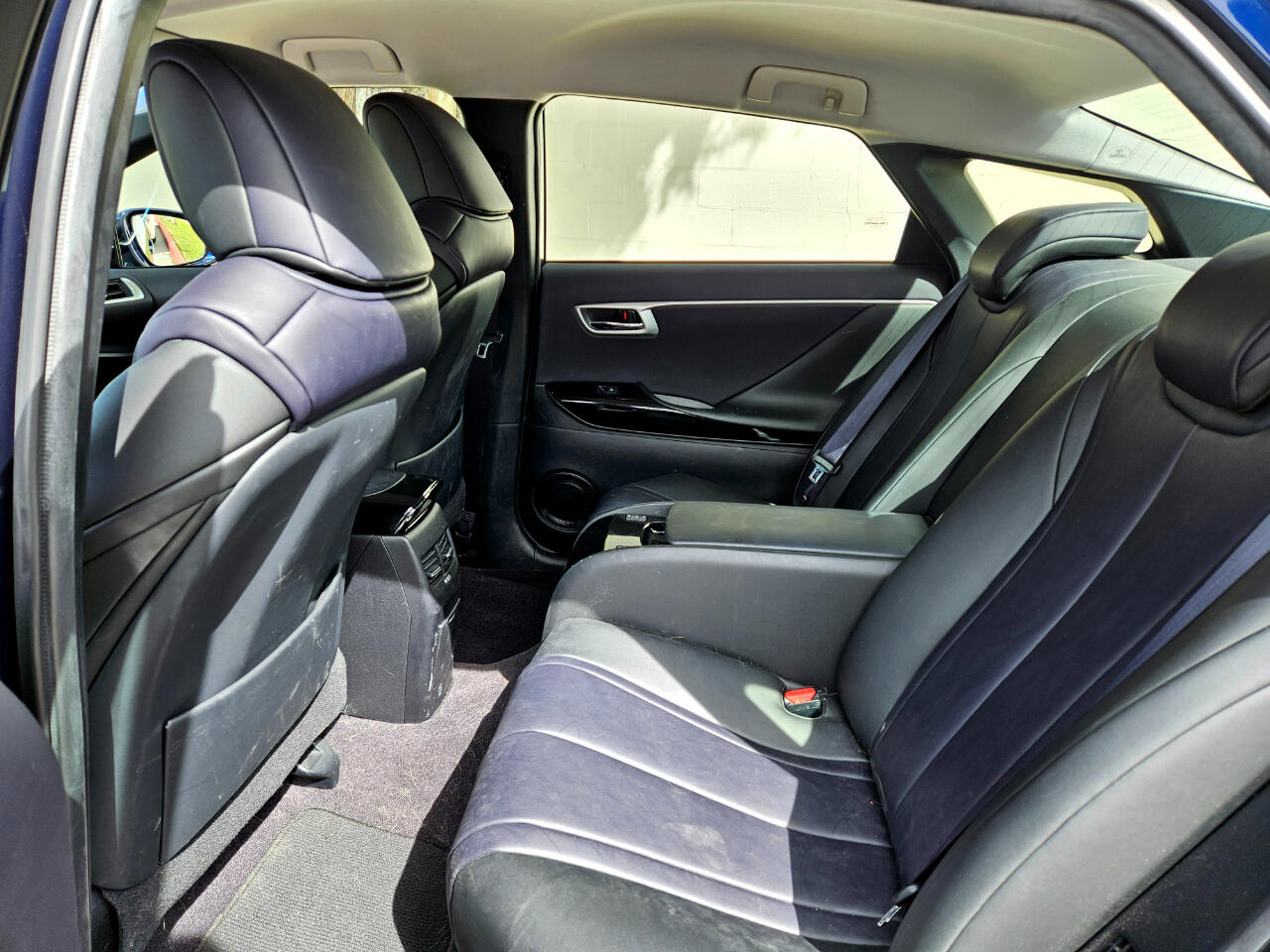 Vehicle image 20 of 24