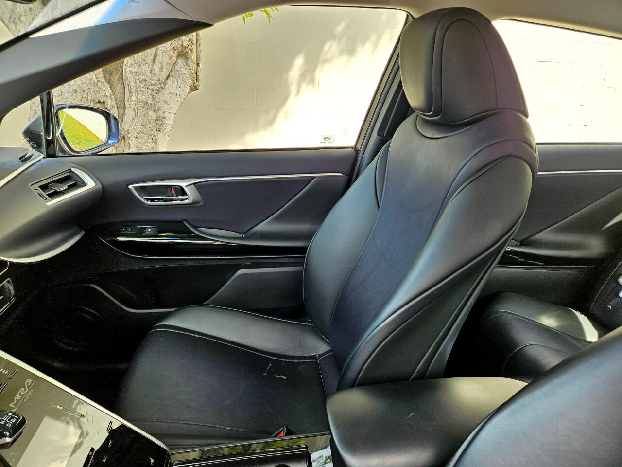 Vehicle image 17 of 24