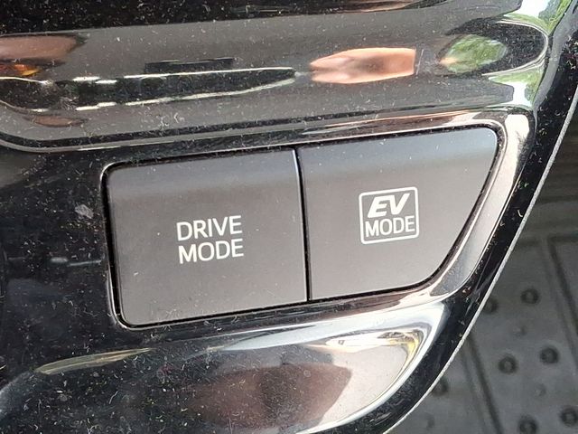 Vehicle image 23 of 31