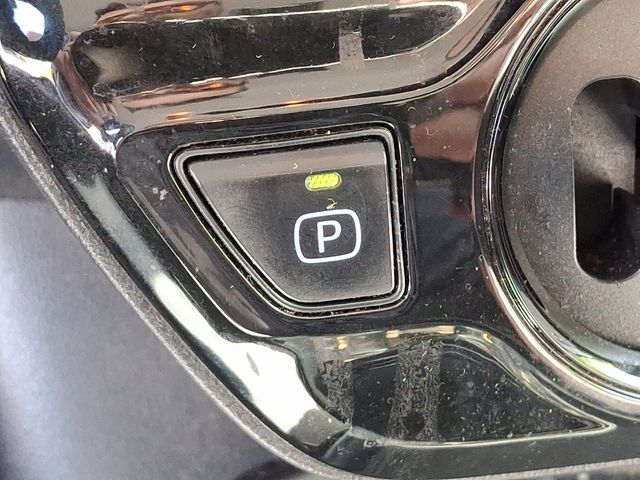 Vehicle image 24 of 31