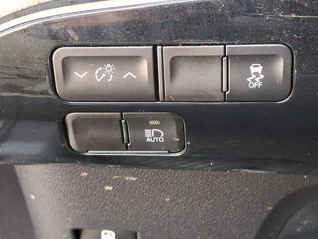 Vehicle image 25 of 31