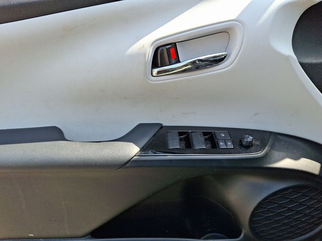 Vehicle image 12 of 31