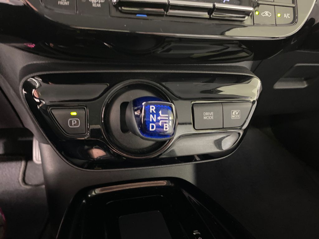 Vehicle image 18 of 41