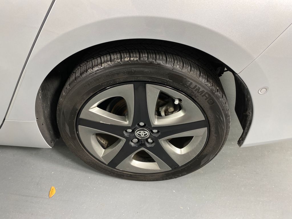 Vehicle image 26 of 41