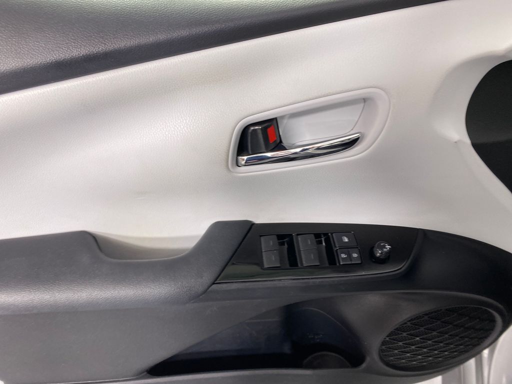 Vehicle image 11 of 41