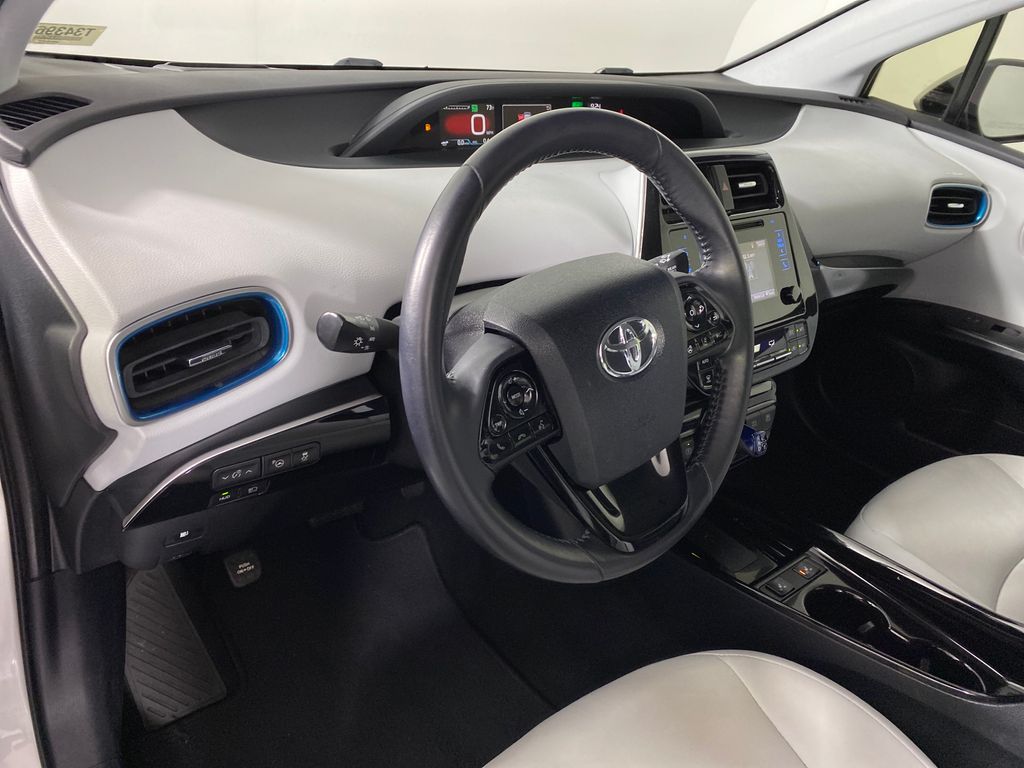 Vehicle image 10 of 41