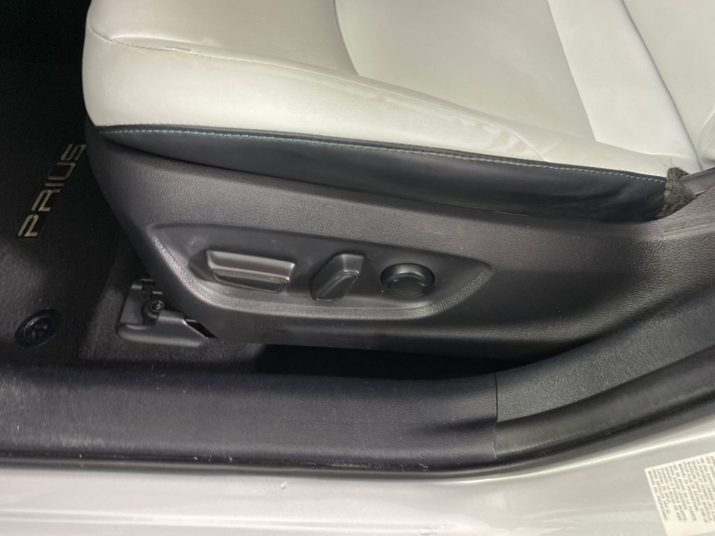 Vehicle image 8 of 41