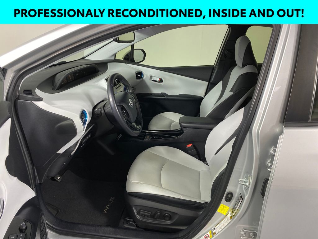Vehicle image 7 of 41