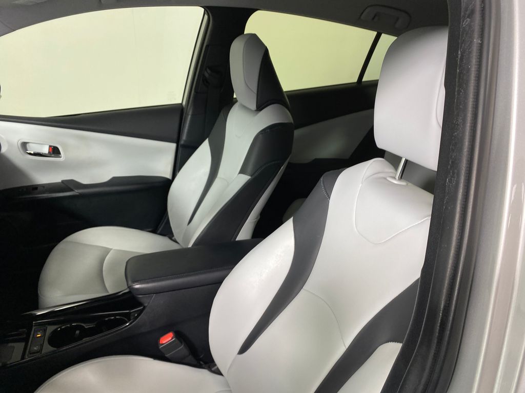 Vehicle image 9 of 41