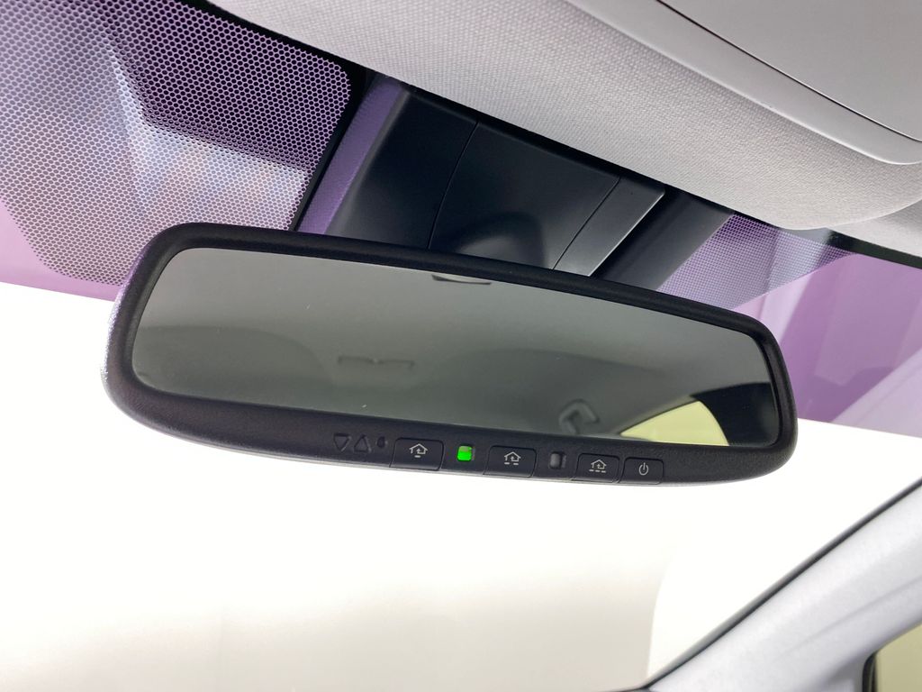 Vehicle image 21 of 41