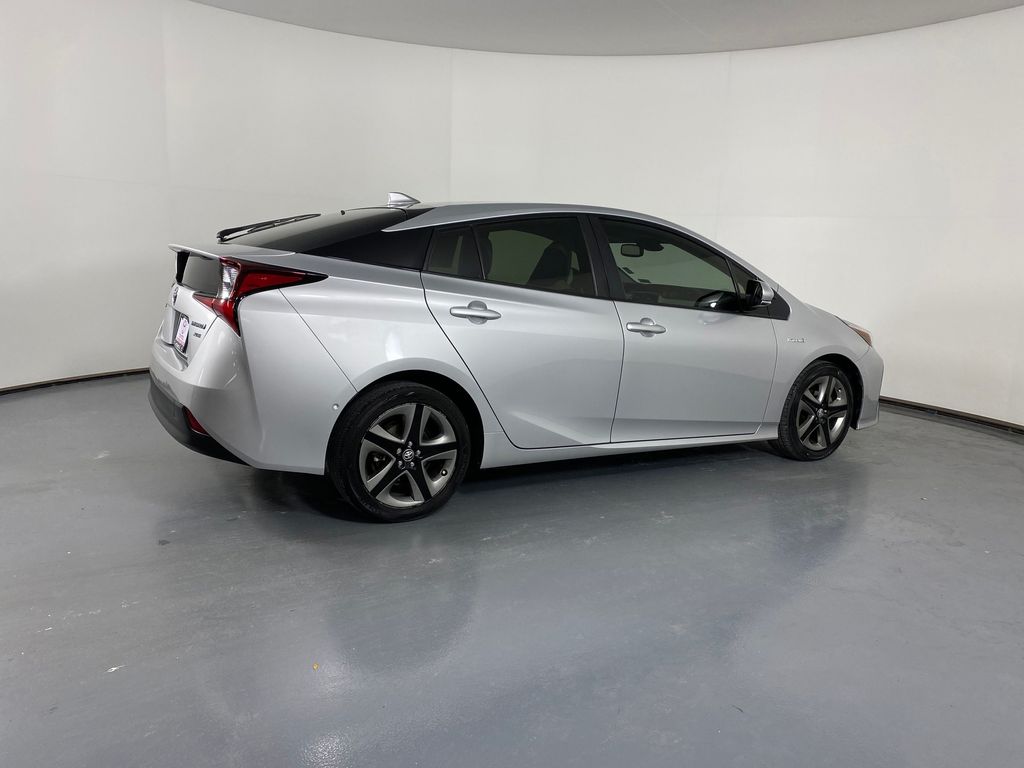 Vehicle image 4 of 41